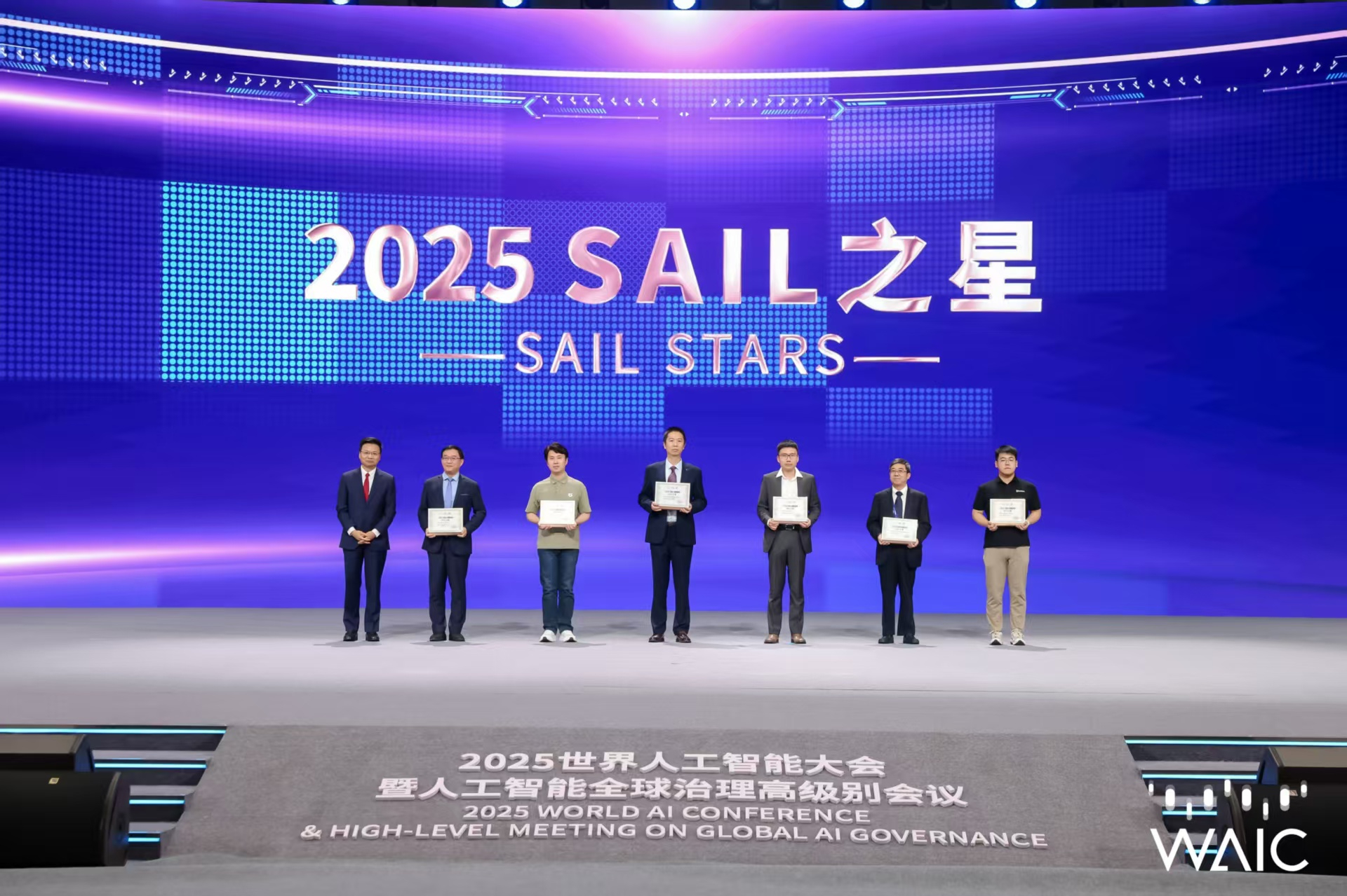 15vip太阳成集团-海尔智家旗下Candy三筒洗衣机亮相意大利国民级音乐节